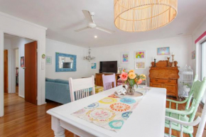 Bright & Breezy Beachside Unit in Scarborough